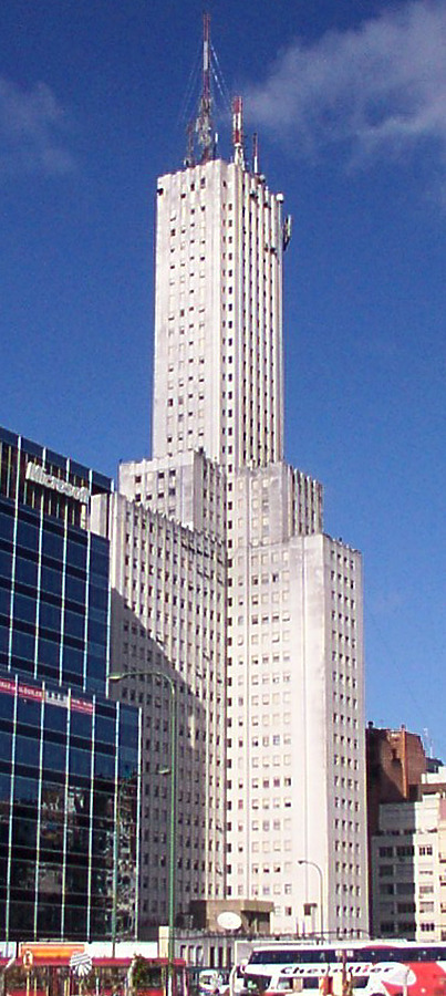 Edificio Alas by Daniel Kieckhefer