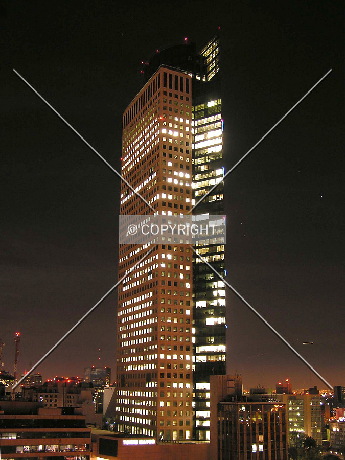 Torre Mayor by Luis Ibáñez