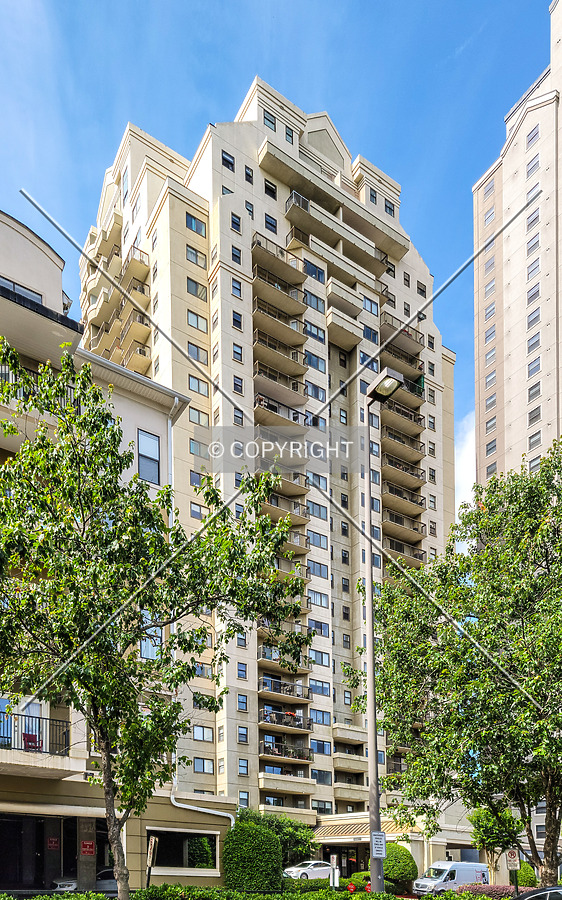 Park Towers I by Ryan Hildebrand