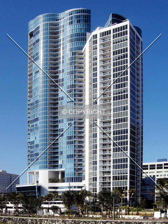 Las Olas River House by Jorge Molina