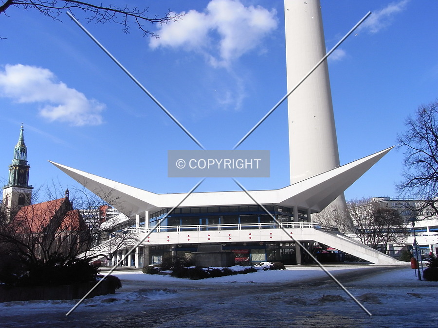 Berliner Fernsehturm by Jörg Berkemeyer