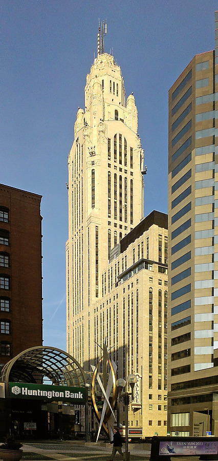 LeVeque Tower by Ryan Hildebrand