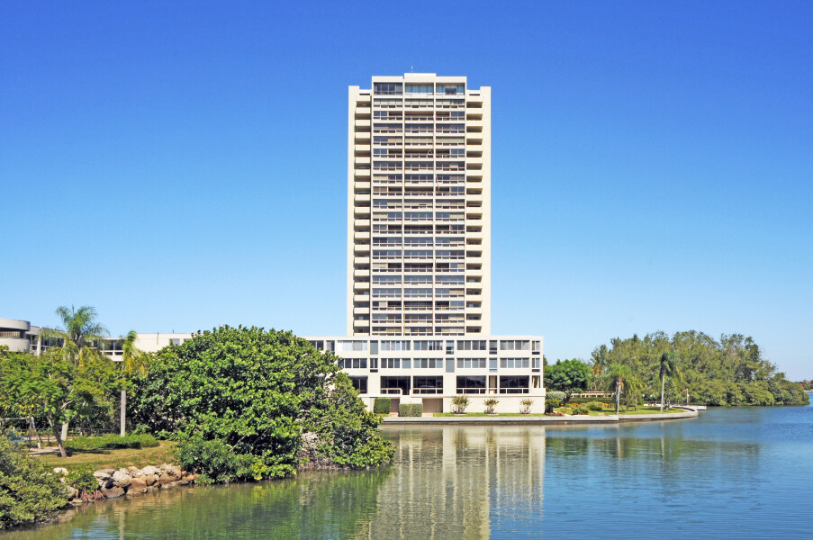 Plymouth Harbor Apartments