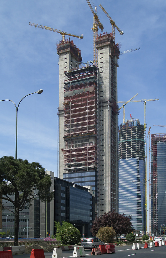Torre Caja Madrid by Cesar Serrano