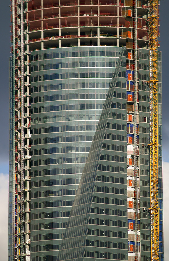 Torre Espacio by Cesar Serrano