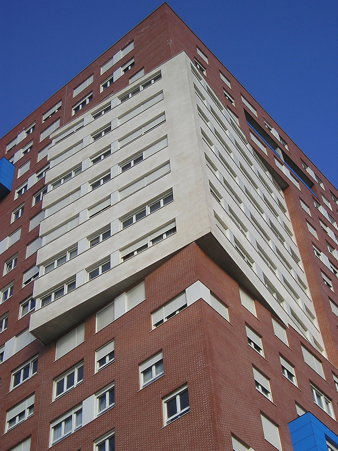 Torre VII by Mikel Allende