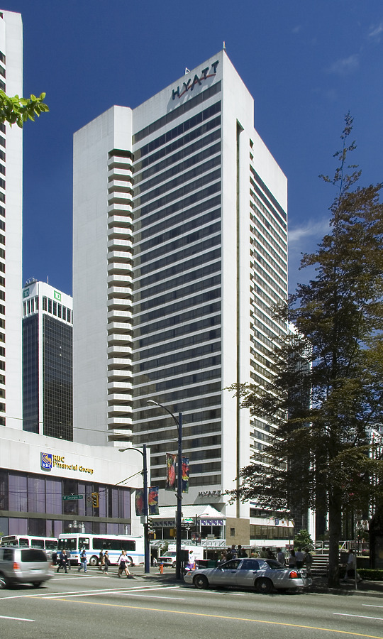 Hyatt Regency Vancouver by Pavel Toczynski