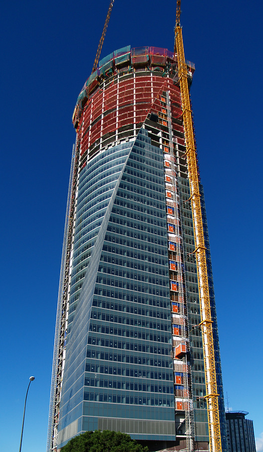 Torre Espacio by Cesar Serrano