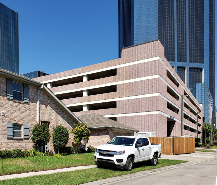 Two Lakeway Parking Garage