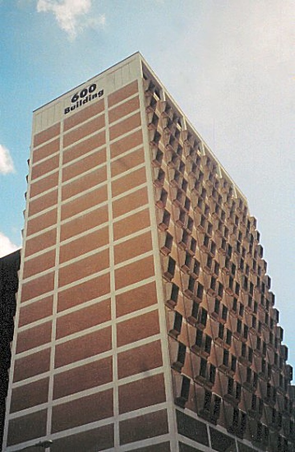 600 Building by Kevin Lehnhardt