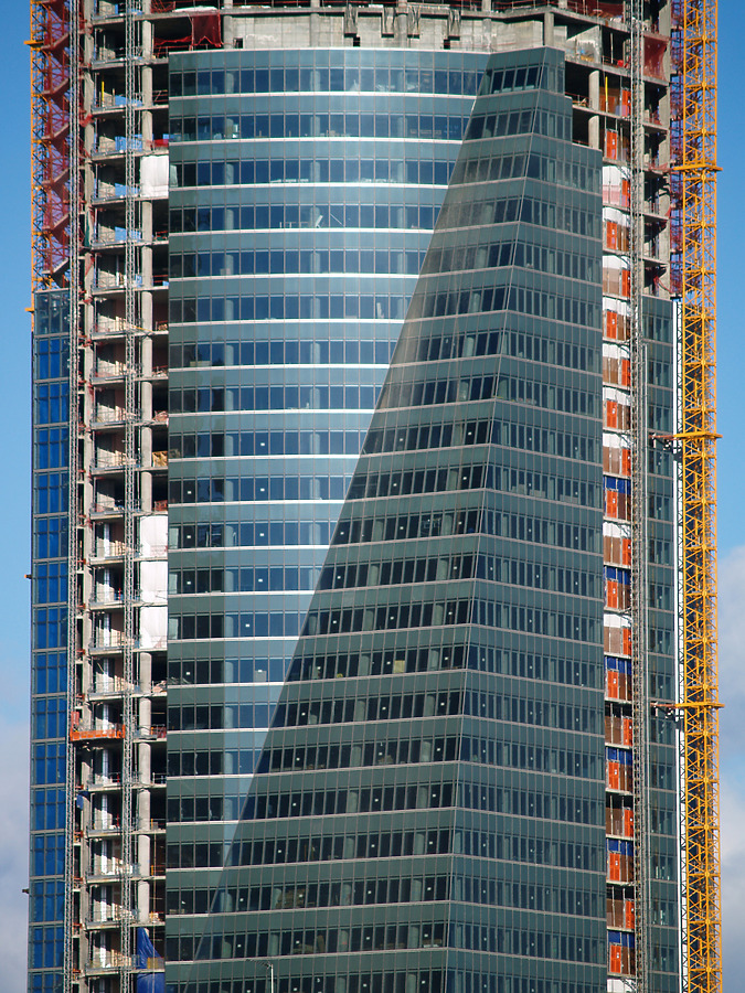 Torre Espacio by Cesar Serrano