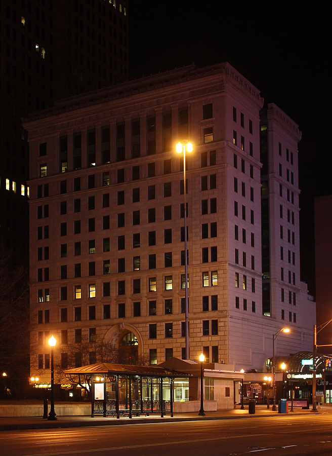 Huntington Bank Building by Ryan Hildebrand