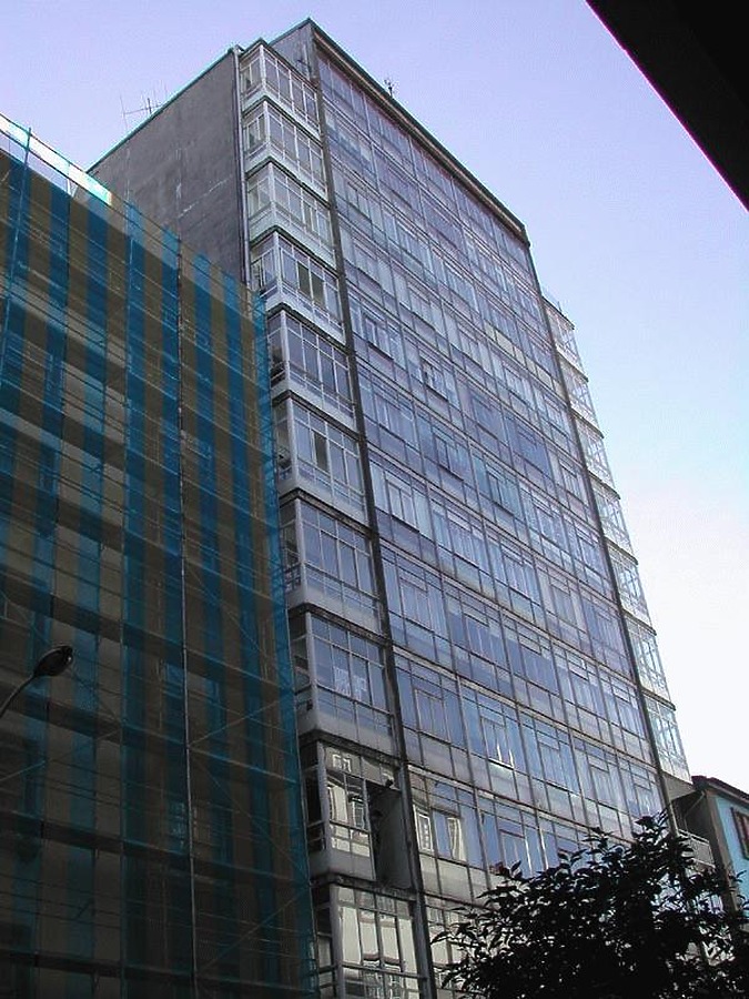 Rúa da República de el Salvador, 7 by David Guija