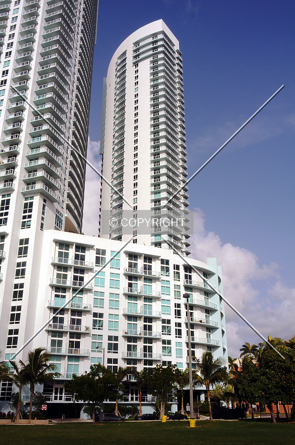 Quantum on the Bay North Tower by Jorge Molina