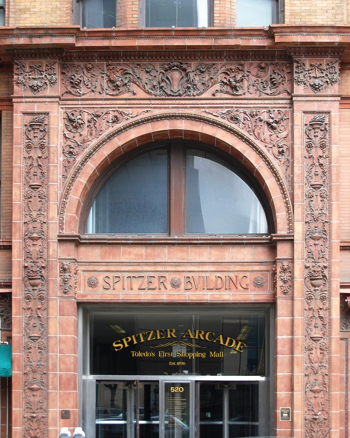 Spitzer Building by Huopa