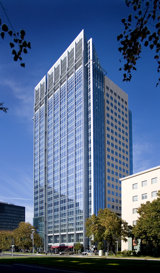 US Bank Tower by Jim Schwartz