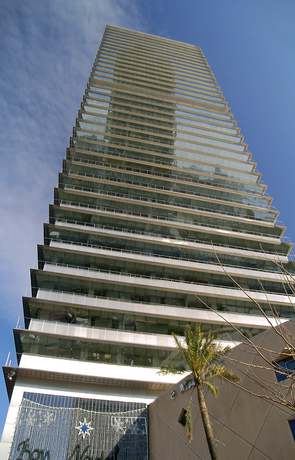 Torre Mapfre by Cesar Serrano