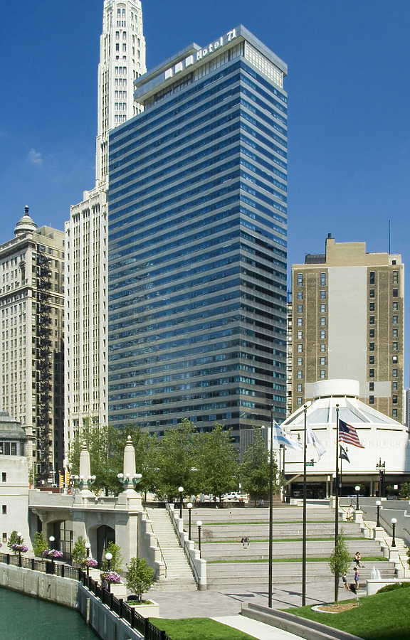 Wyndham Grand Chicago Riverfront Hotel by Pavel Toczynski