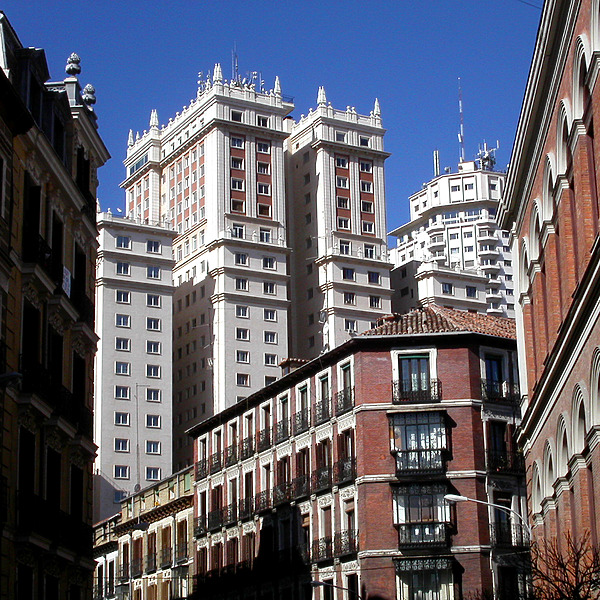 Edificio España by Cesar Serrano