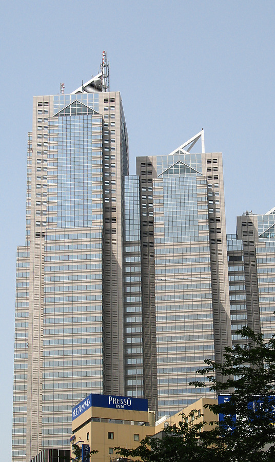 Shinjuku Park Tower by Kevin Hemphill
