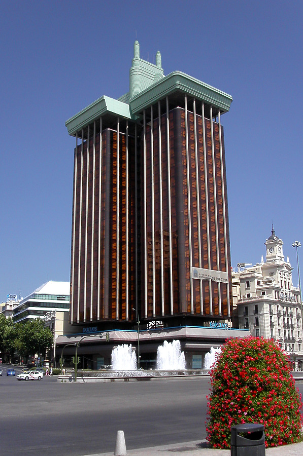 Torre Colón by Cesar Serrano