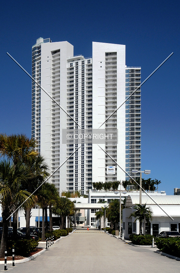 Paramount Bay at Edgewater Square by Jorge Molina