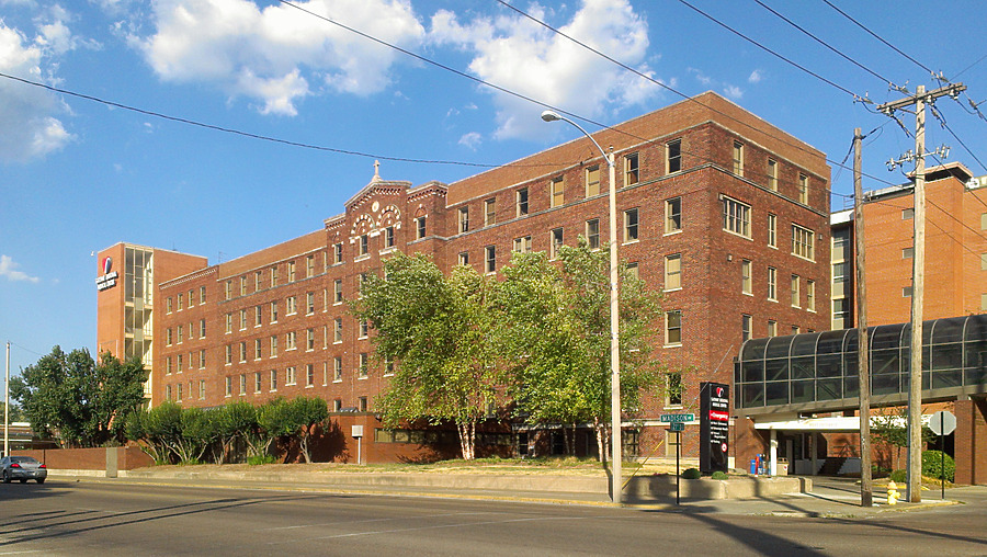 Gateway Regional Medical Arts Building by Ryan Hildebrand
