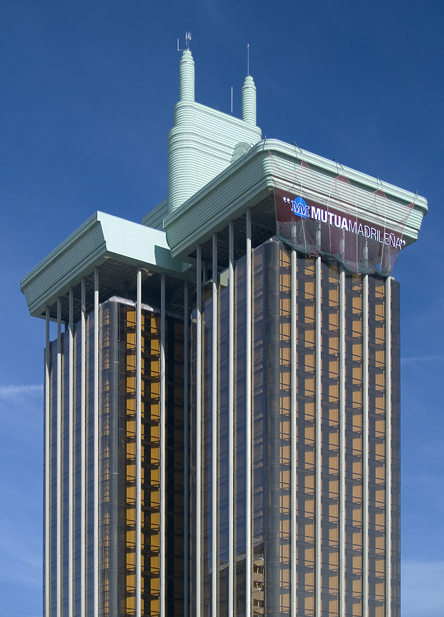 Torre Colón by Cesar Serrano