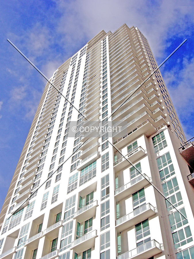 Met 1 by Jorge Molina