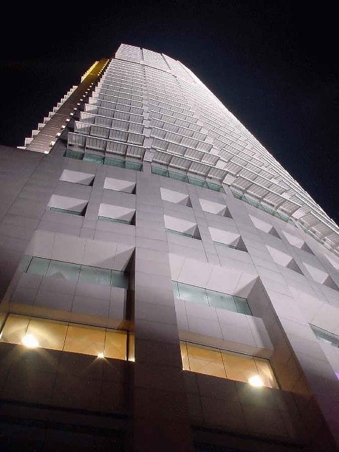 Menara Maxis by Edmund Teo