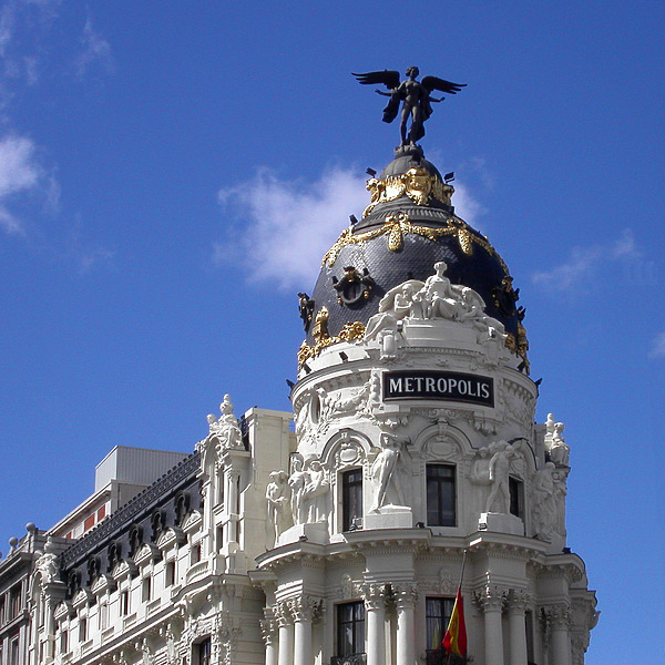 Edificio Metropolis by Cesar Serrano