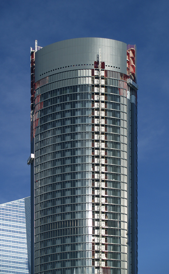 Torre Sacyr Vallehermoso by Cesar Serrano
