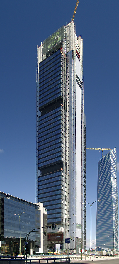 Torre Caja Madrid by Cesar Serrano