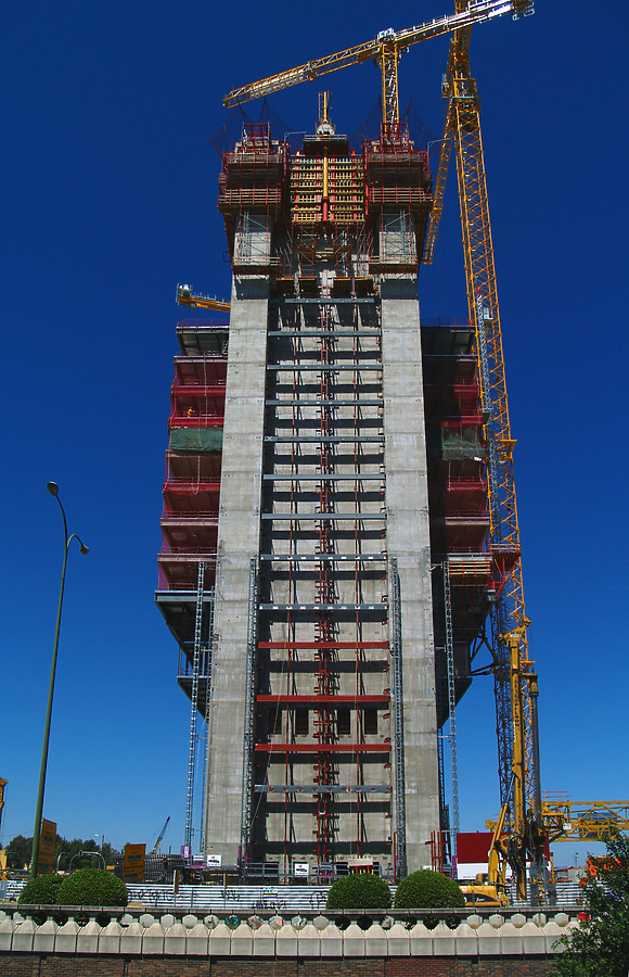 Torre Caja Madrid by Cesar Serrano