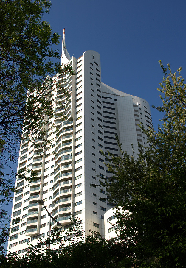 Hochhaus Neue Donau by Marshall Gerometta