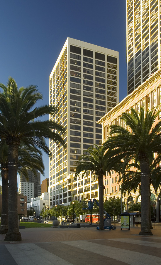 One Market Plaza, Steuart Tower by Pavel Toczynski