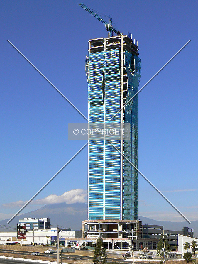 Torre JV III by Luis Ibáñez