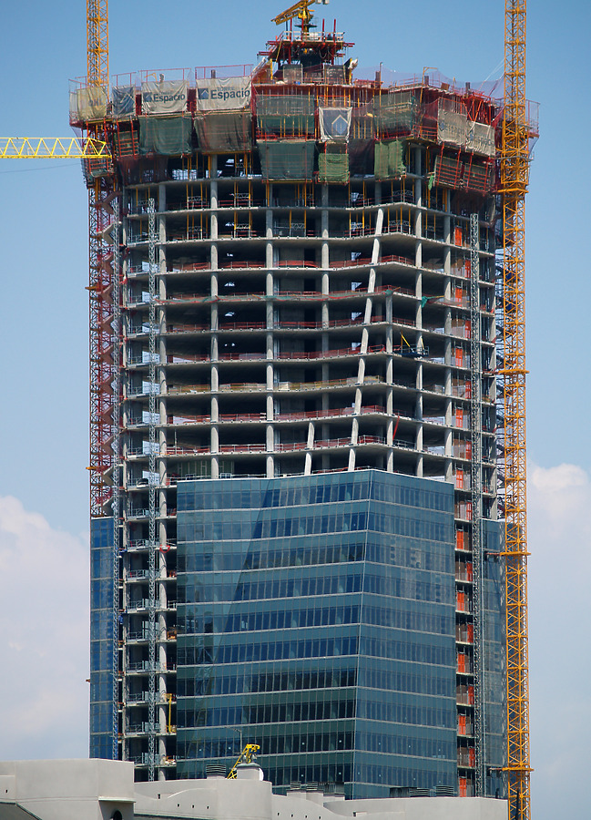 Torre Espacio by Cesar Serrano