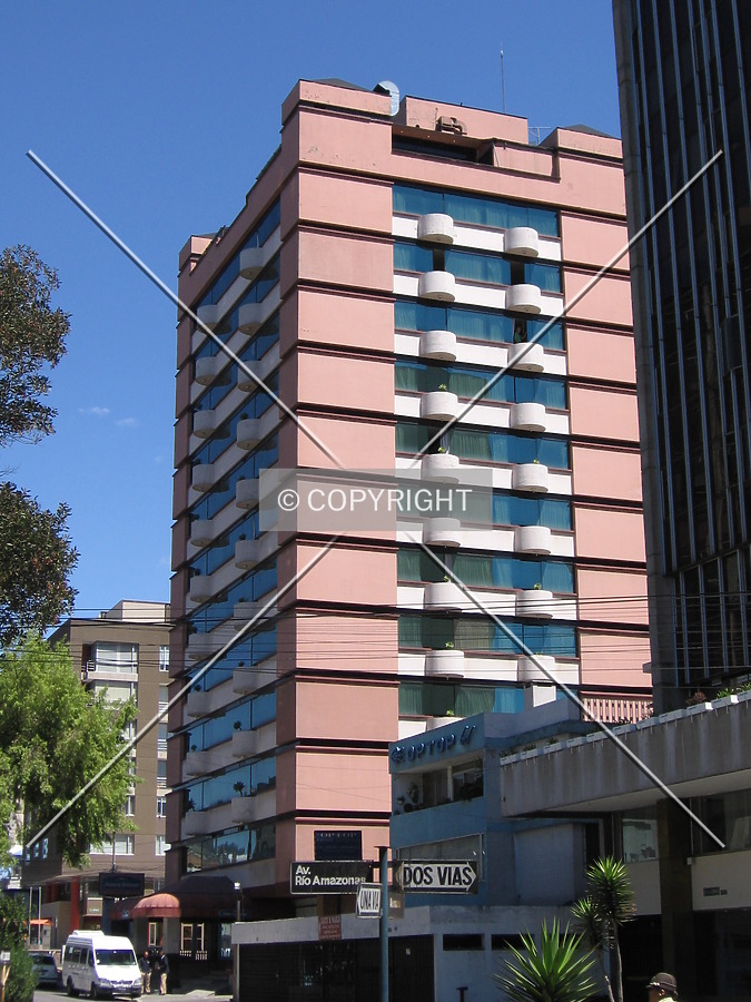 Howard Johnson La Carolina by Rodrigo Salas