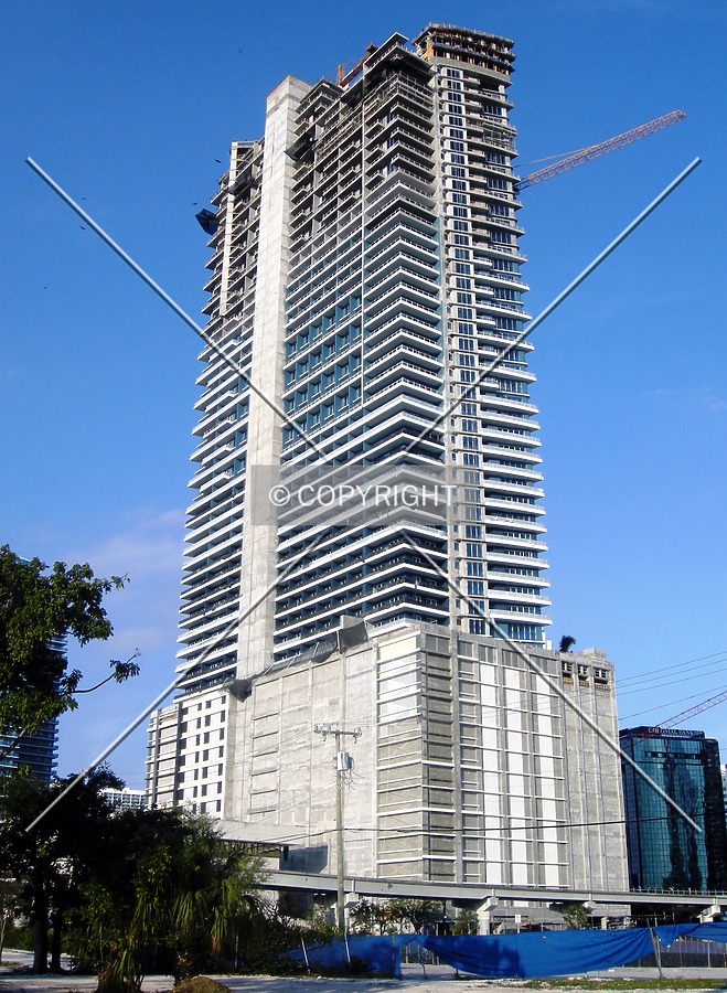 Infinity at Brickell by Jorge Molina