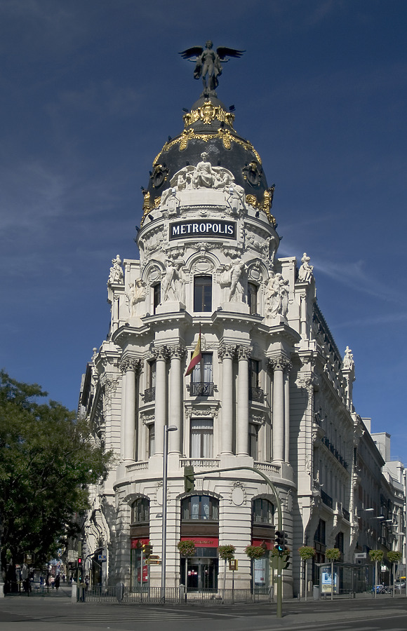 Edificio Metropolis by Cesar Serrano