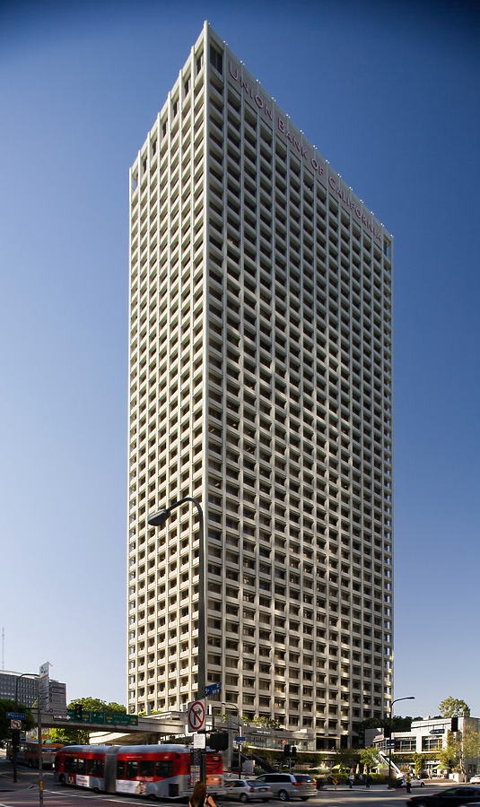 Union Bank Plaza by Pavel Toczynski