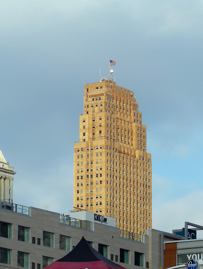 Carew Tower by Nate Lindsey