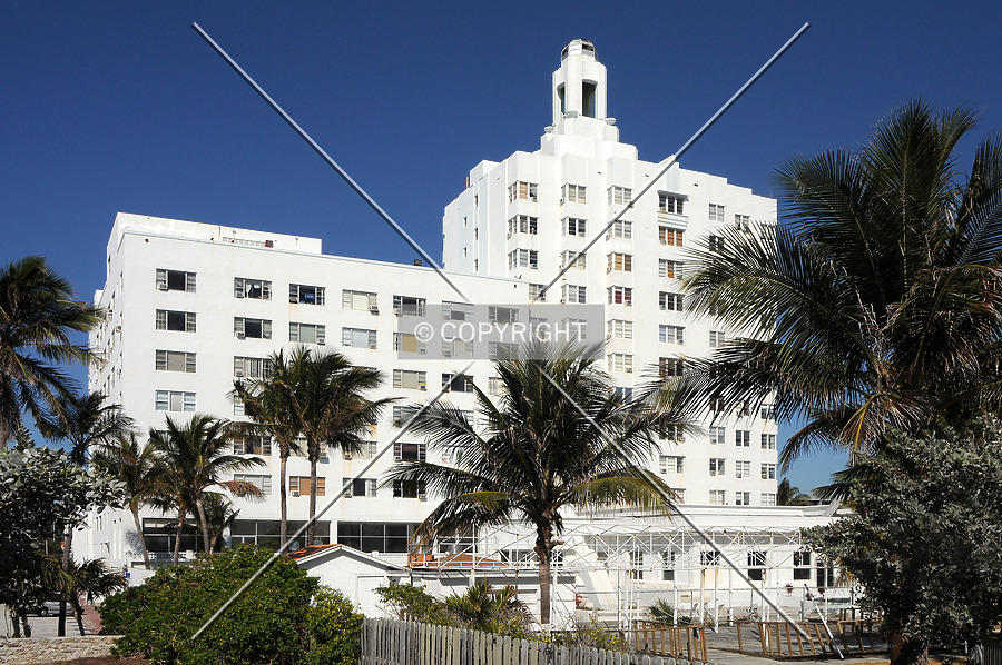 Versailles Hotel Condominium by Jorge Molina
