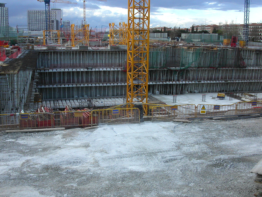 Torre Caja Madrid by Cesar Serrano