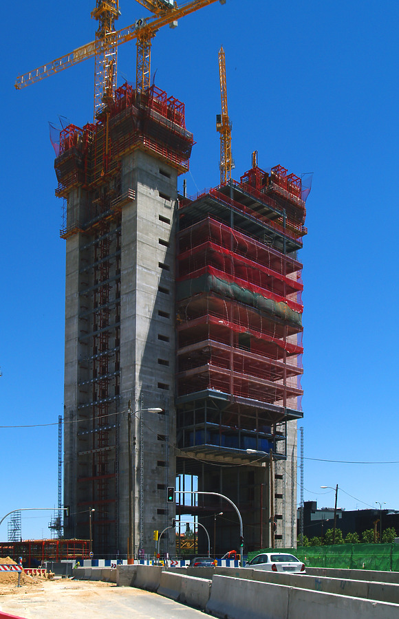 Torre Caja Madrid by Cesar Serrano
