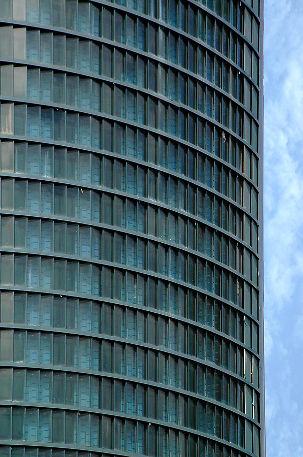 Torre Sacyr Vallehermoso by John Bek
