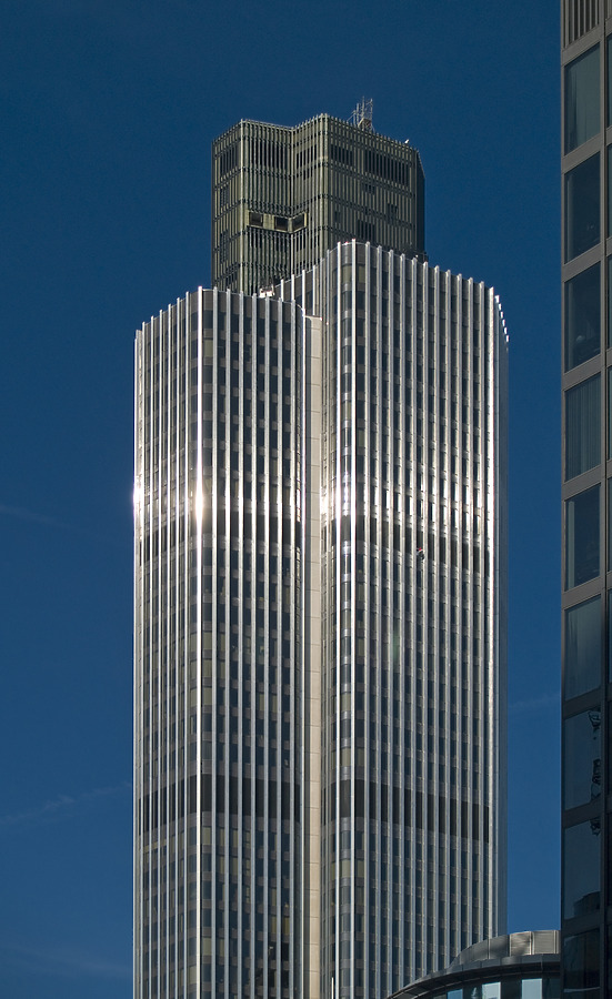 Tower 42 by Cesar Serrano