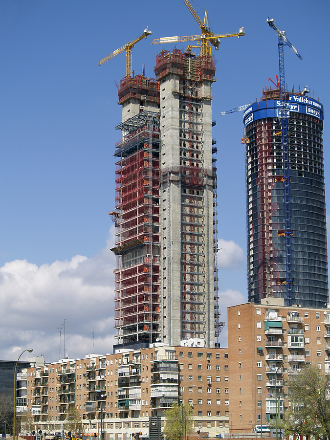 Torre Caja Madrid by Cesar Serrano