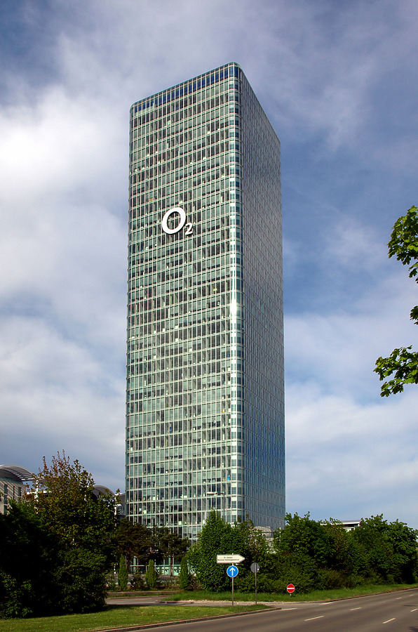 Hochhaus Uptown München by Marshall Gerometta